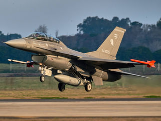 El gobierno de Estados Unidos contrata la provisión de misiles AMRAAM para los F-16 argentinos