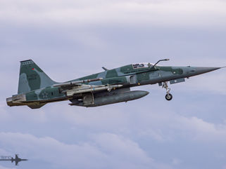 La Força Aérea Brasileira se entrena em operaciones BVR