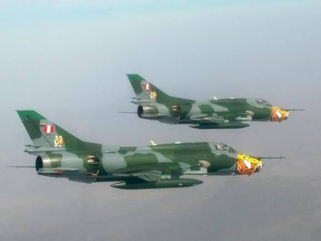 Sukhoi Su-22 en Perú: El avión, el piloto y las manos del mecánico