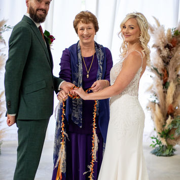 Fiona Mac Celebrant Handtying Ceremony