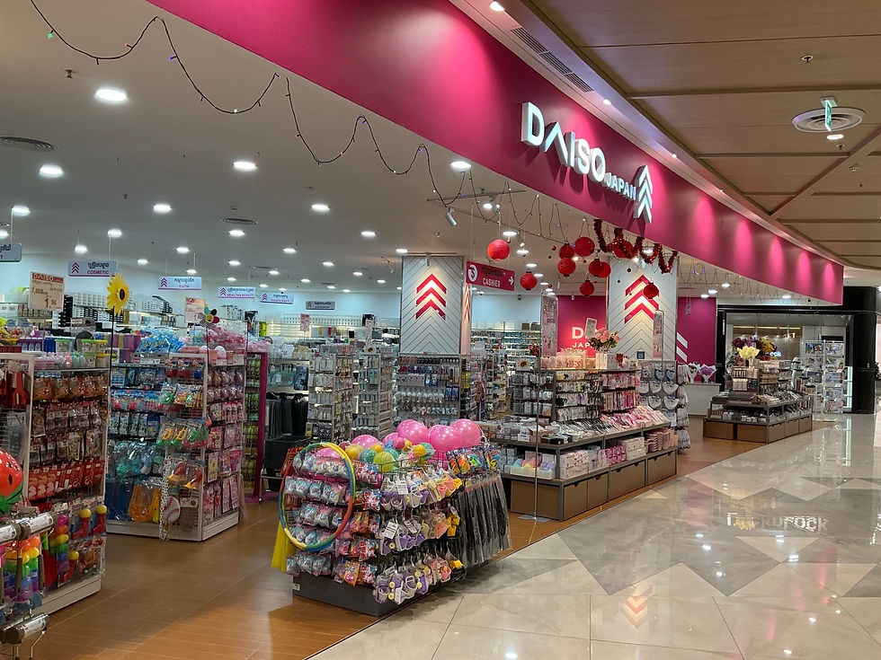 お馴染みのダイソーがありました。日本と同じ商品も多くちょっとした買い物には便利ですが、 100円ショップとはいかない様で、日本人には少しお高めです。