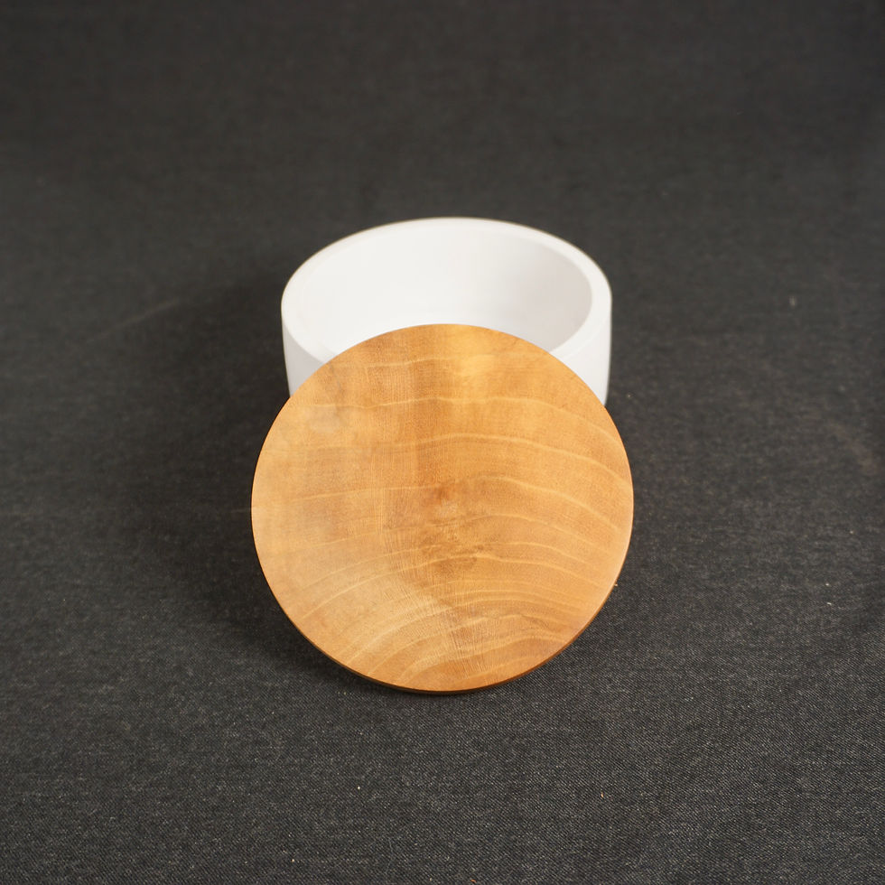 Miniaturbild: Betonschale mit Nussholz-Deckel