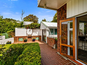 Ngaio family home sold by Leonie and Steve Wellington real estate