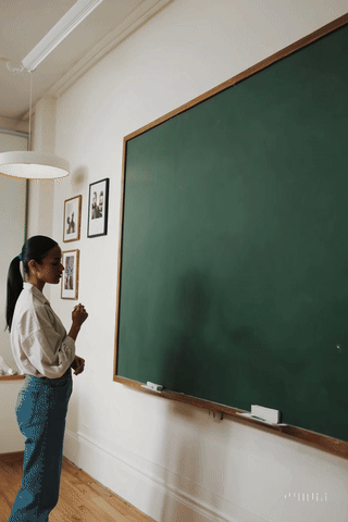 20250511_1611_Classroom Chalkboard Insights_simple_compose_01jtzyctv1fwdtfczm40zz7f8d.gif