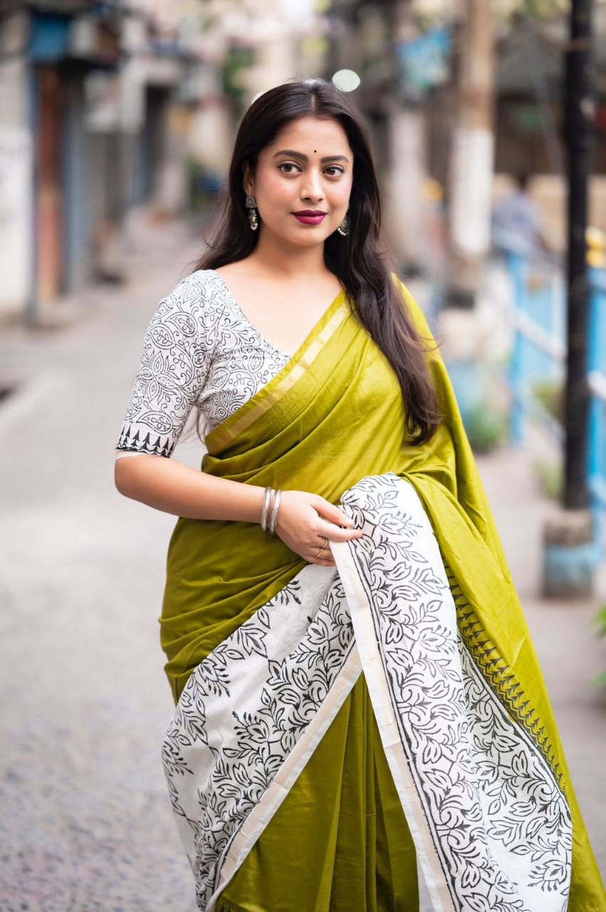 Pre Draped Saree in Chanderi Cotton, With Hand Block Print Border