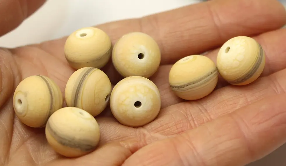Etched glass beads