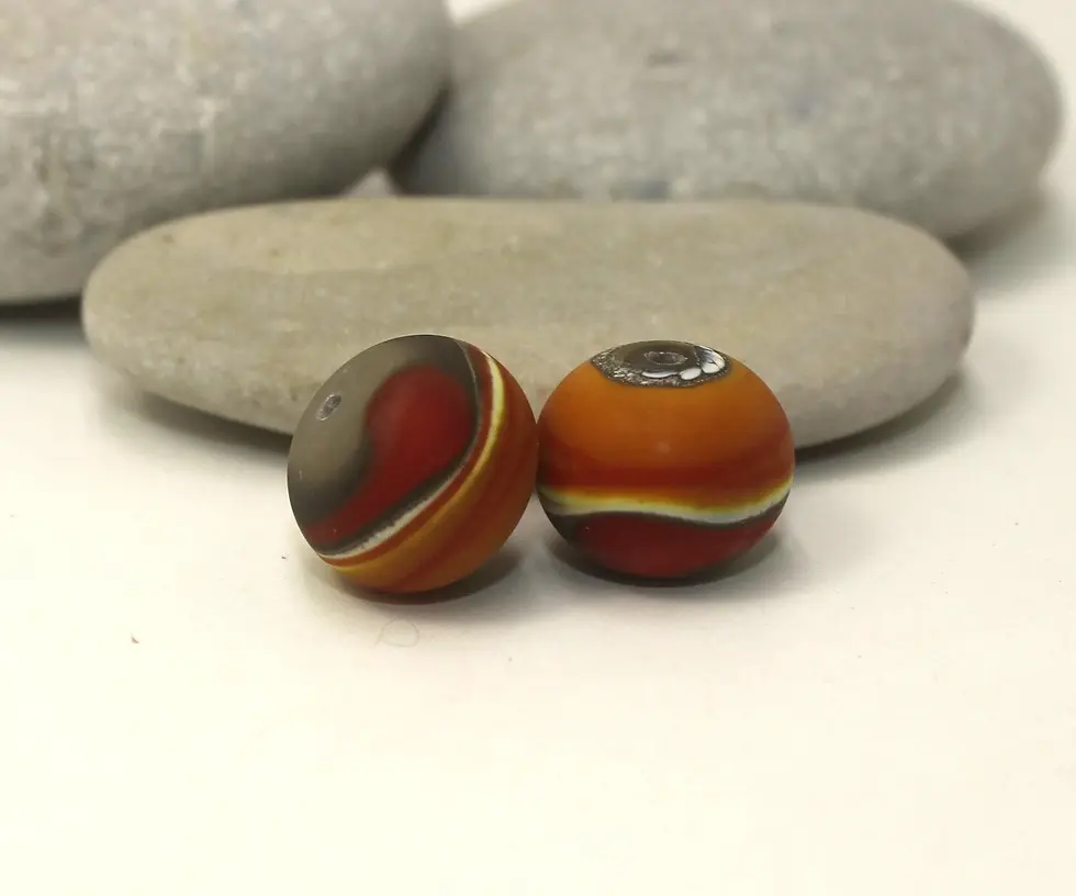 Grey etched pair glass bead