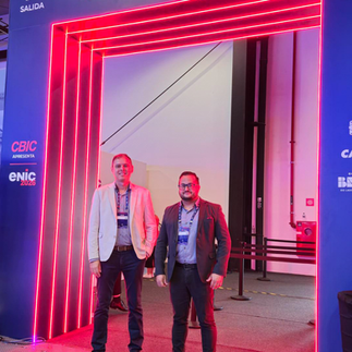 Representantes da Blossom no ENIC 2026 acompanhando discussões sobre tecnologia e construção.