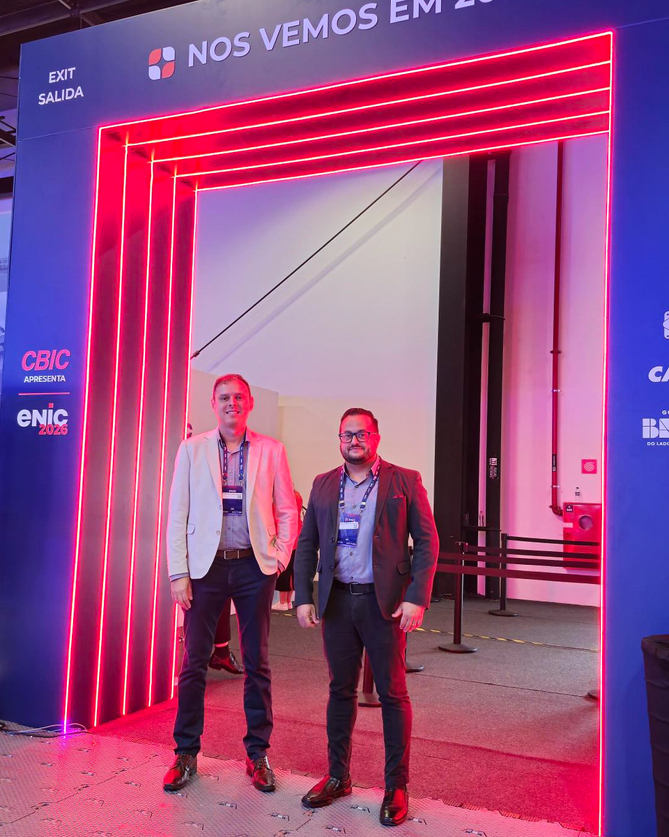 Representantes da Blossom no ENIC 2026 acompanhando discussões sobre tecnologia e construção.