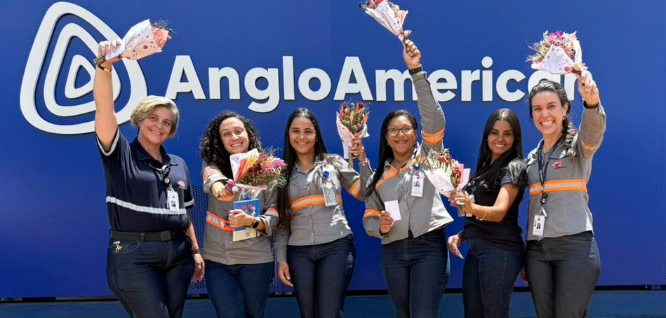 Profissionais da Blossom na Anglo American participaram de uma homenagem em reconhecimento à contribuição das mulheres nas atividades de engenharia e gestão de projetos.