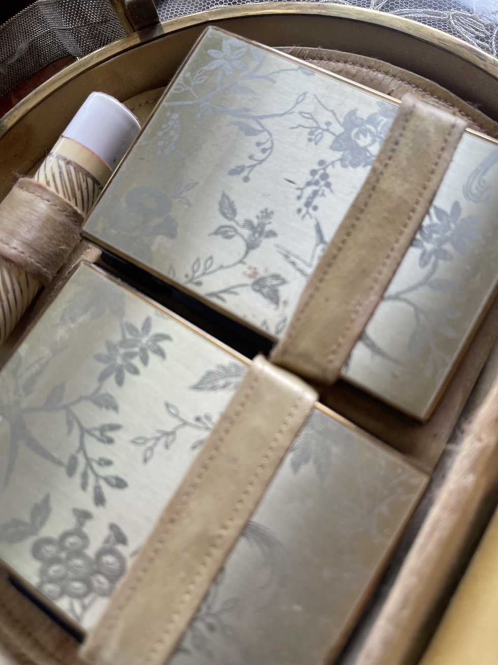 Thumbnail: 1930s Gold Tone Metal Compact Bag