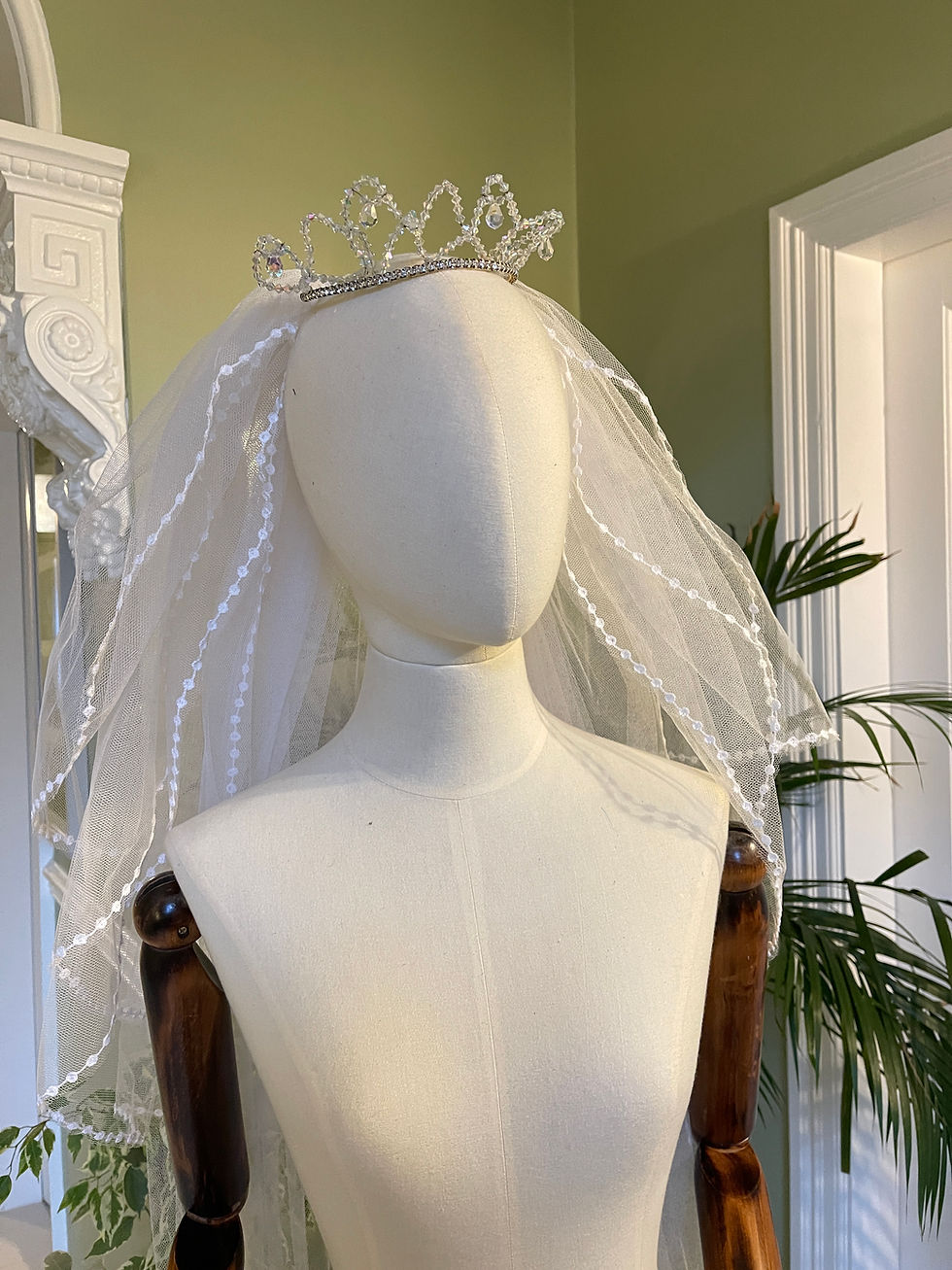 Thumbnail: 1960s Full Length Veil with Crystal Tiara