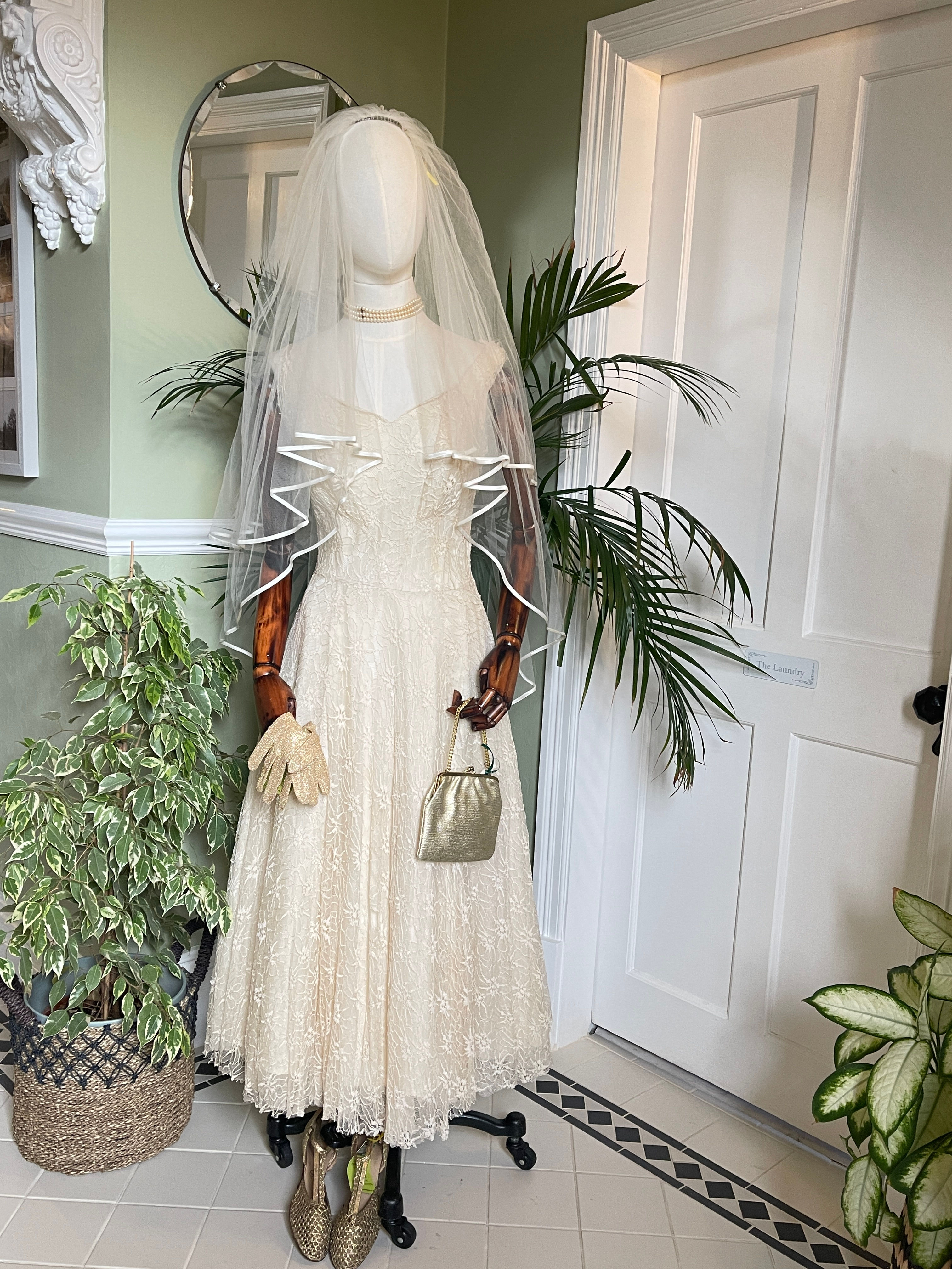 1950s All over Cream Lace Bridal Gown with Underskirts with Accessories