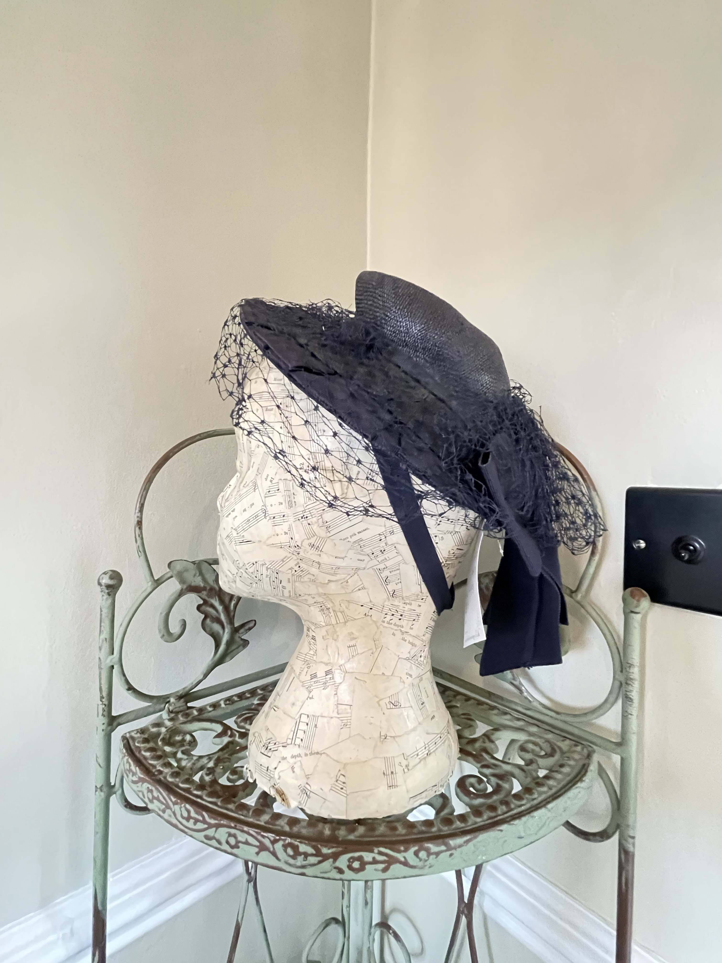 1940s Dark Navy Tilt Hat with Petersham Pleating & Veiling