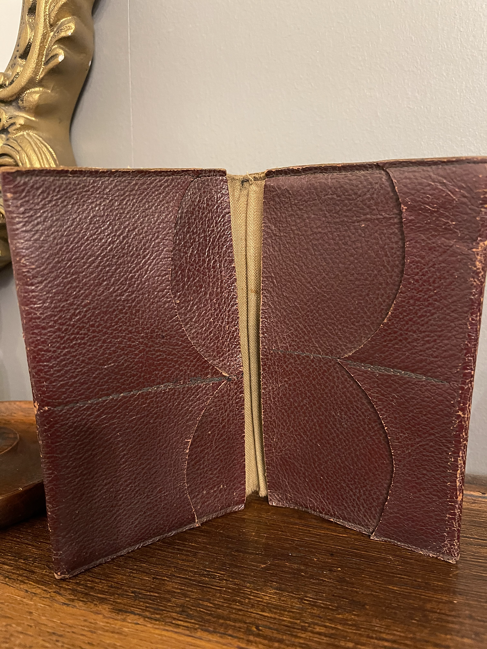 Thumbnail: Gentleman's 1950s Wallet Open