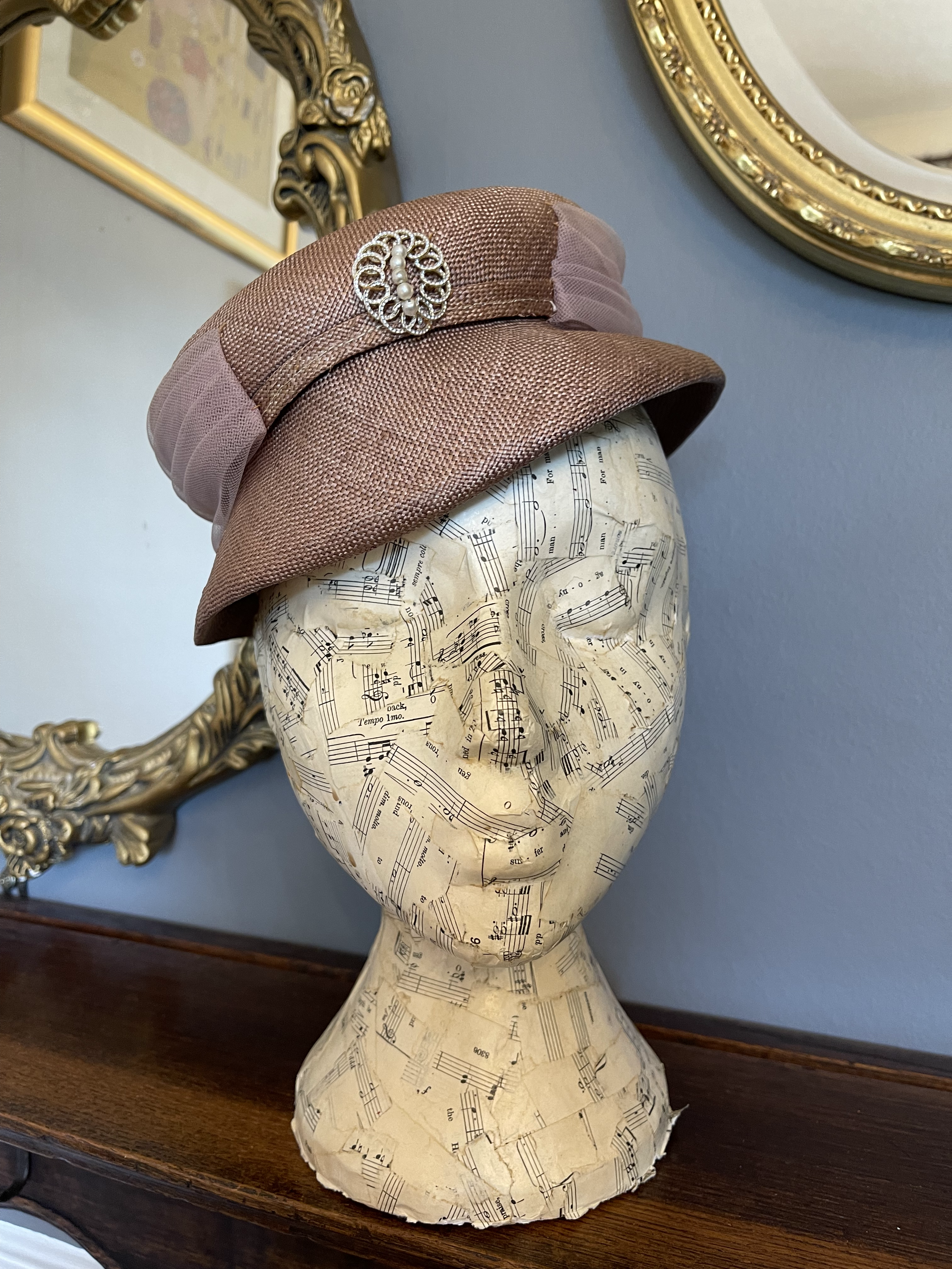 1940s Fine Woven Straw Hat Light Brown with Decoration