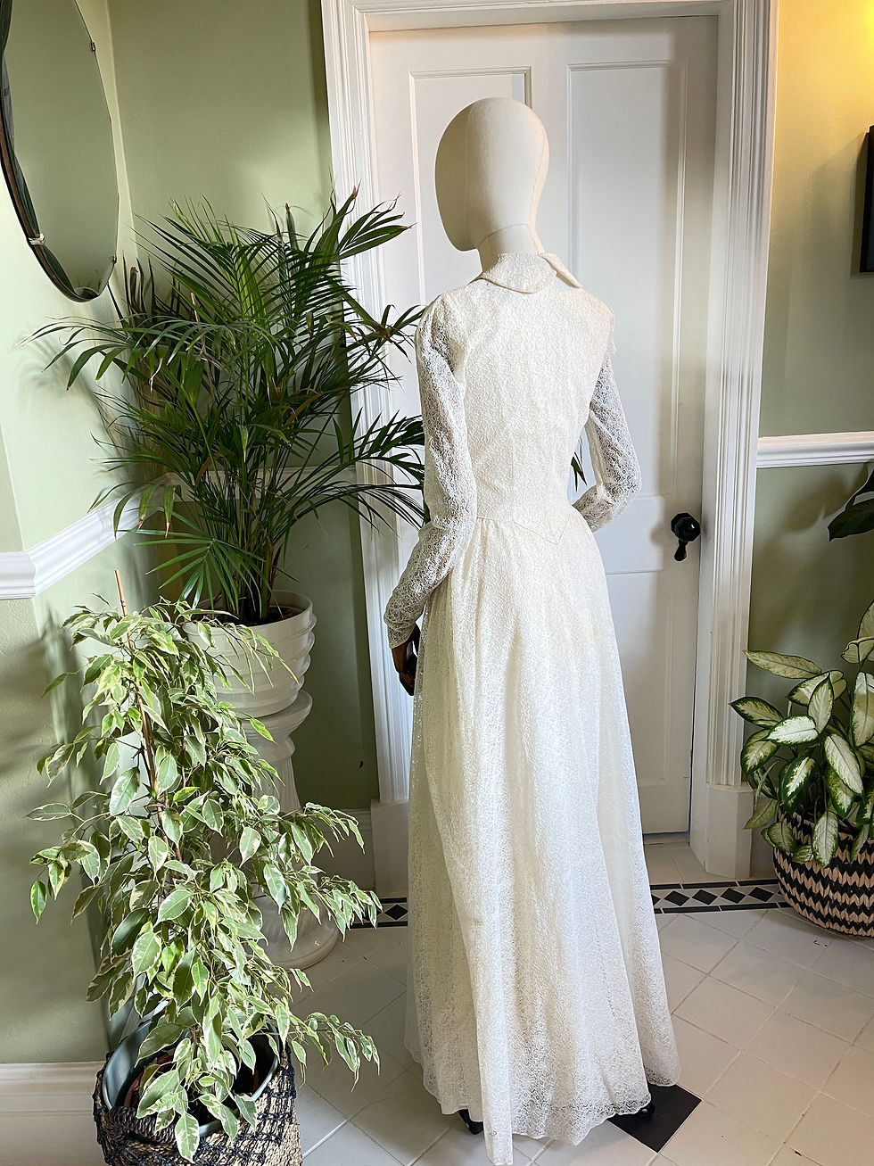 Thumbnail: 1940s All Over Lace Bridal Gown