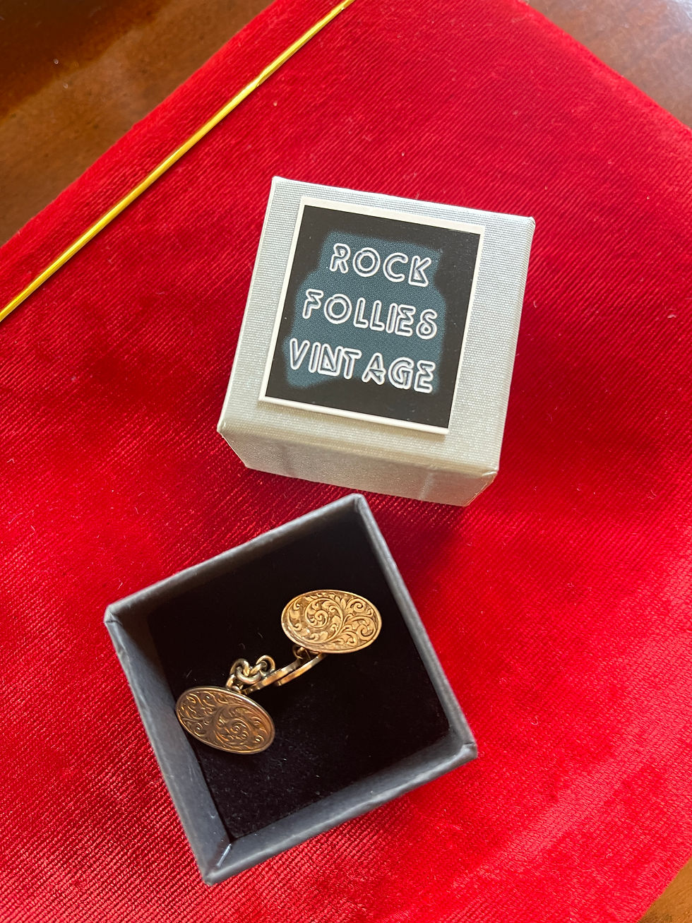 Thumbnail: Victorian Scroll Design Oval Gold Chain Cufflinks