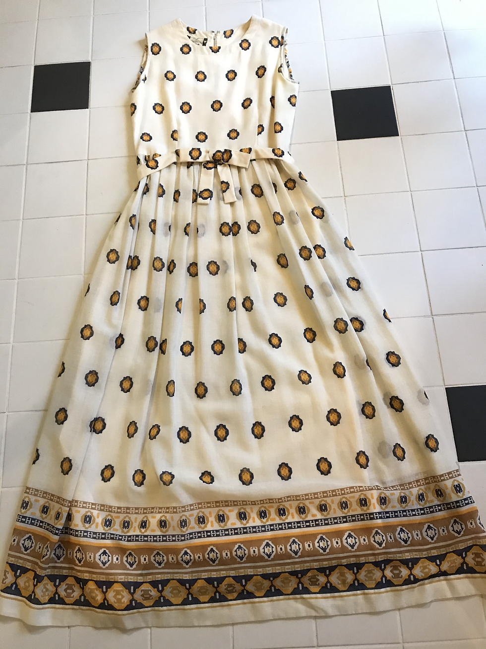 Thumbnail: Cream Print 1970s Maxi Dress by Cresta Flat View