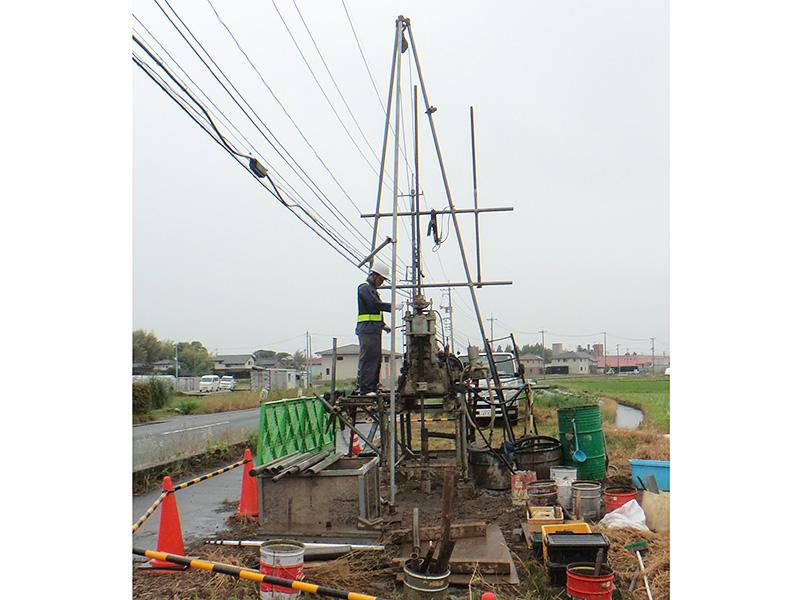 地質調査は時間かけて丁寧に行います。