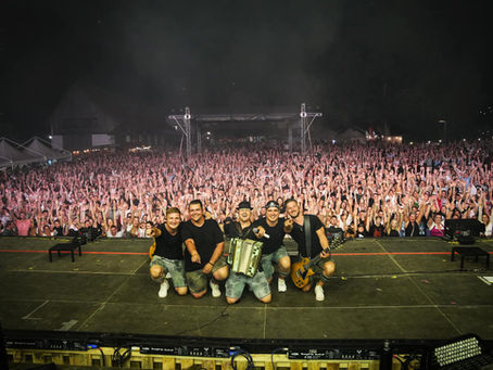 Fulminant: "Das große Südsteirerfest" begeisterte mit spektakulärer Bühne 5.000 Besucherinnen und Besucher