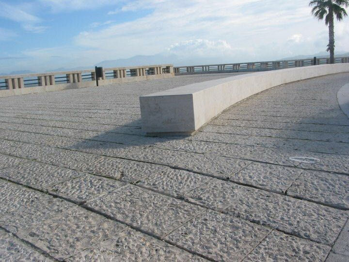 Arredo urbano in pietra calcarea
