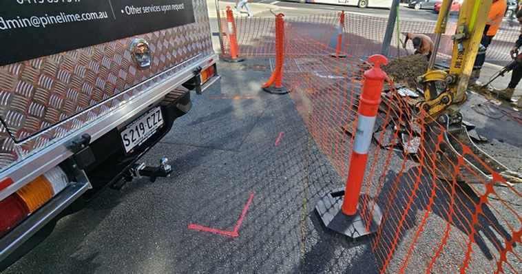 Service locating mark up