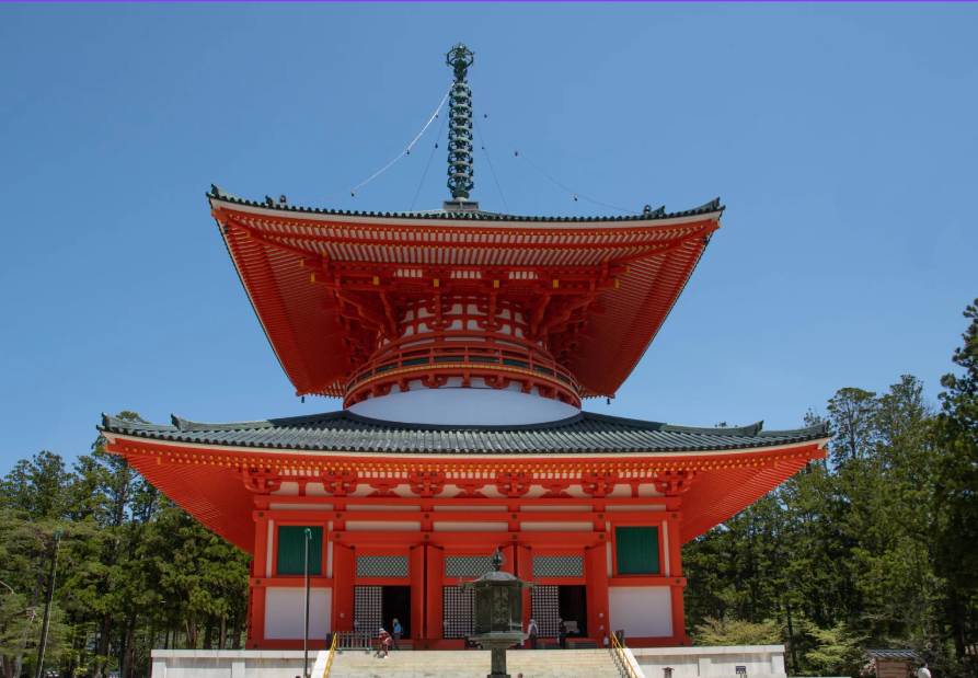 高野山には、117以上の寺院があり、その多くが宿坊として一般客を受け入れている