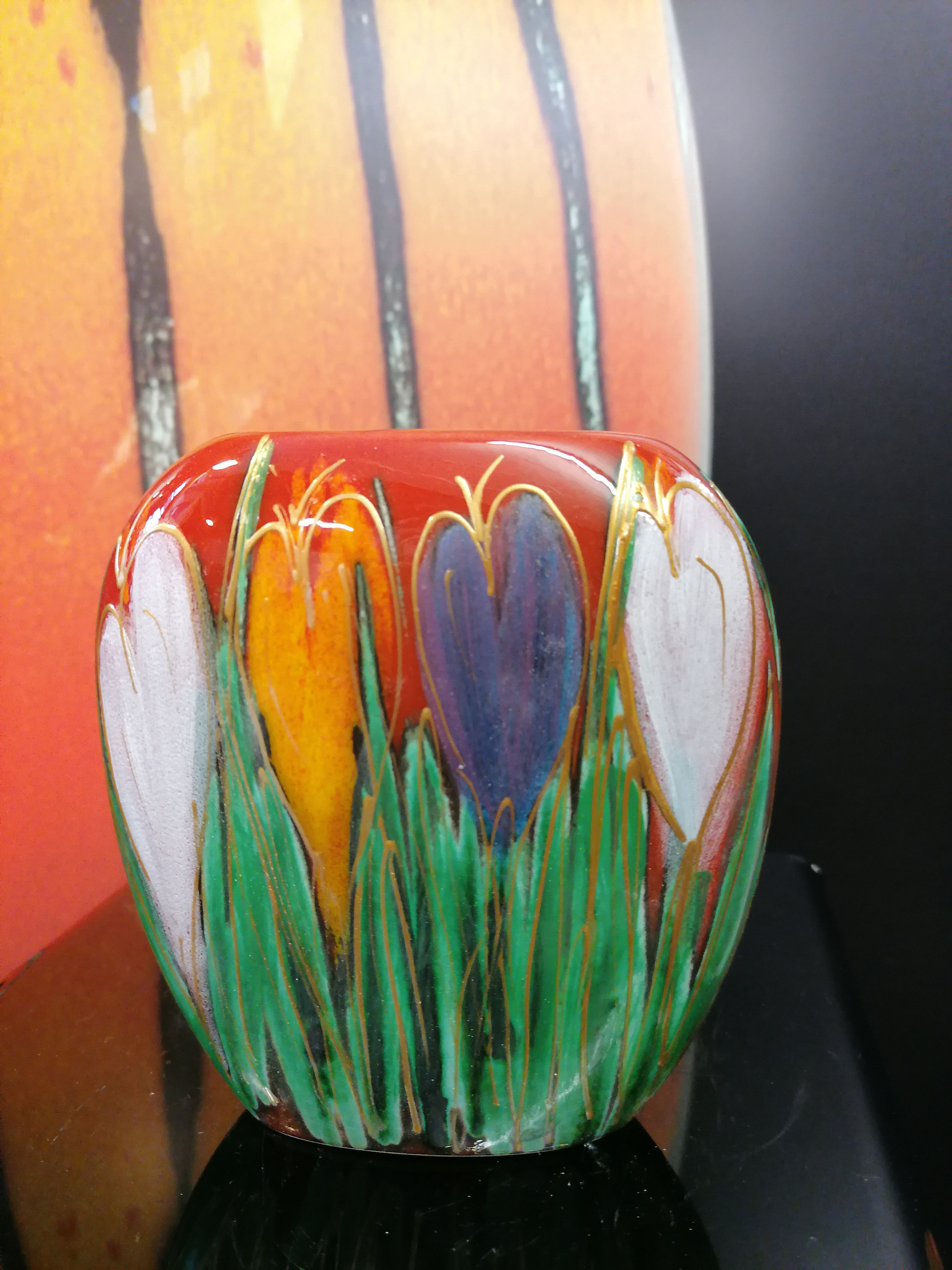12cm crocus purse vase hand painted