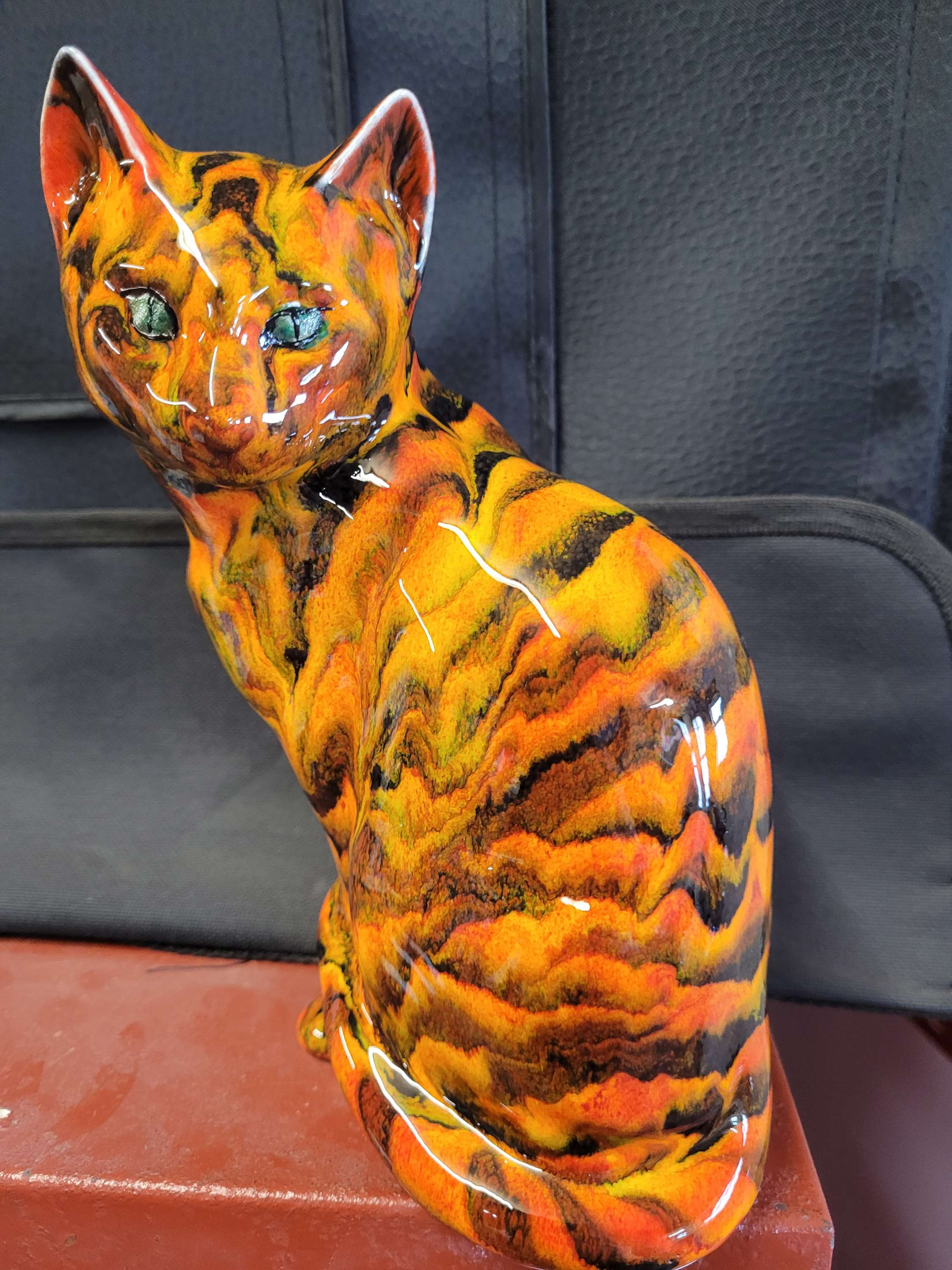 22cm  hand painted glaze fusion combine to give this lovely tiger effect  