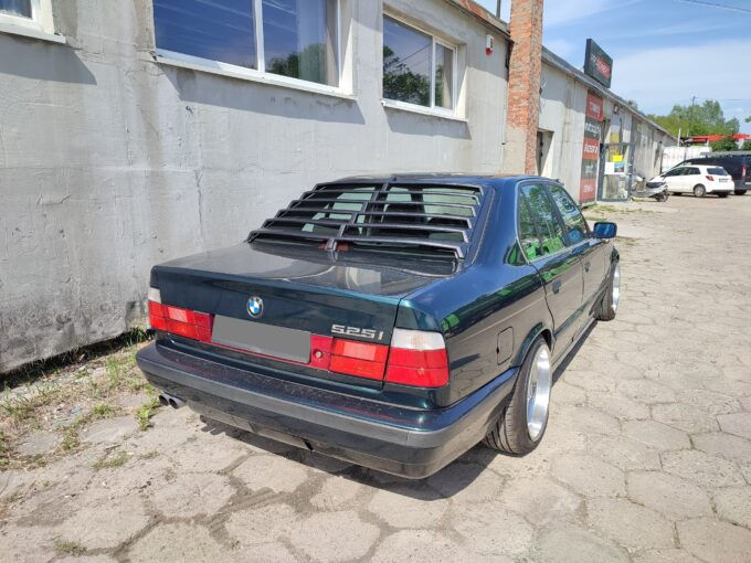 Miniature : Jalousie E34 berline