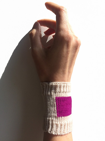 wristband fuschin_edited.jpg