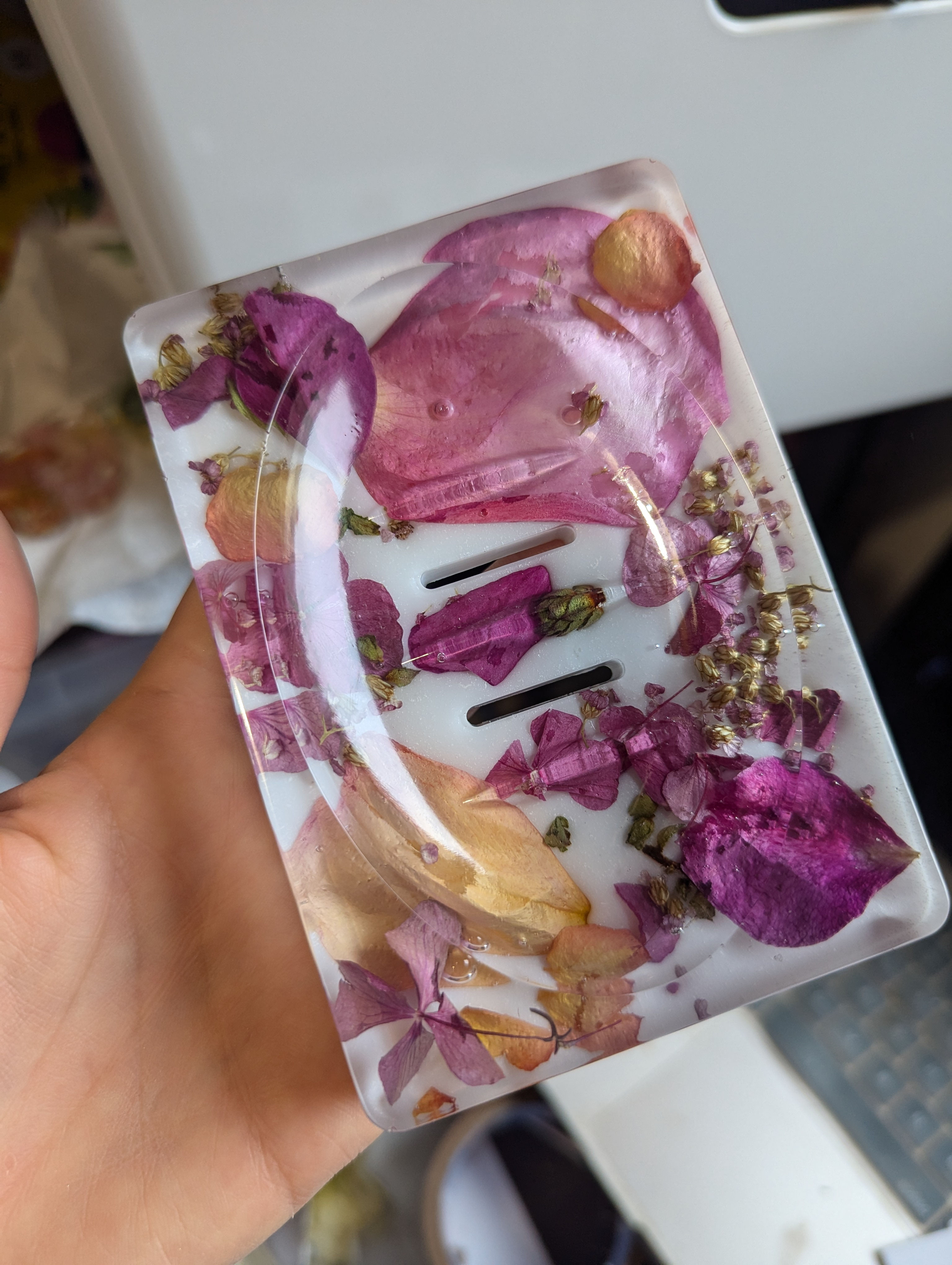 Floral soap dish