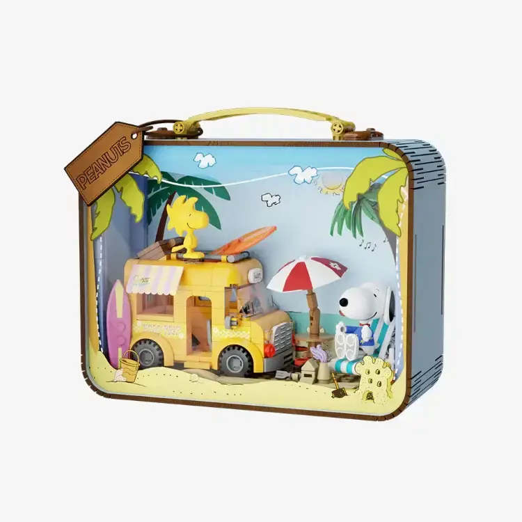 Pantasy Snoopy suitcase brick set with opening travel case design and detailed Snoopy scene inside