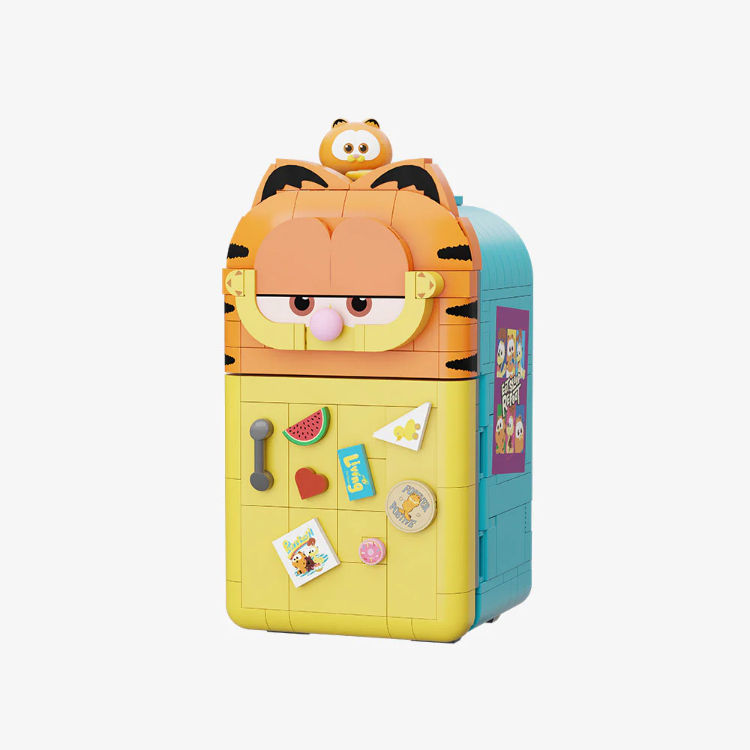 Pantasy Garfield fantastic fridge brick set with stylized refrigerator design and Garfield character figure