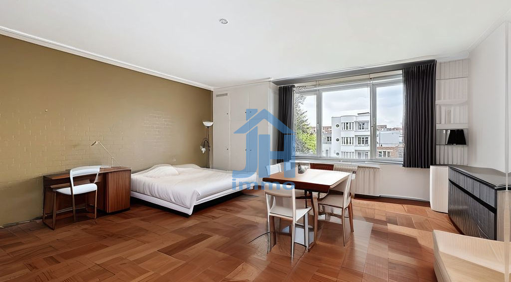 #StudioÀVendre #AppartementÀVendre #ImmobilierBruxelles #StudioLouise #VenteImmobilière #InvestissementBruxelles #TopLocalisation #ImmobilierDeQualité #JHImmo #QuartierLouise