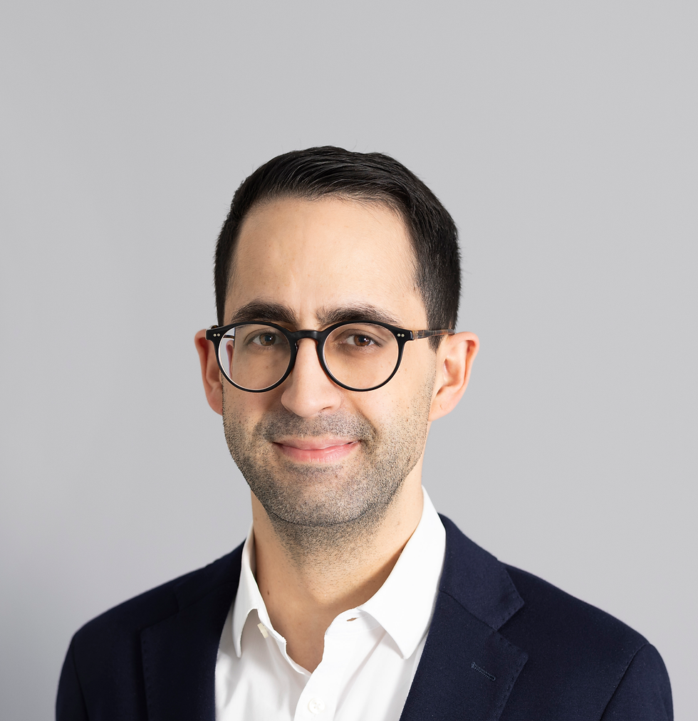 Logo HCSM mit zwei verwischten Personen.