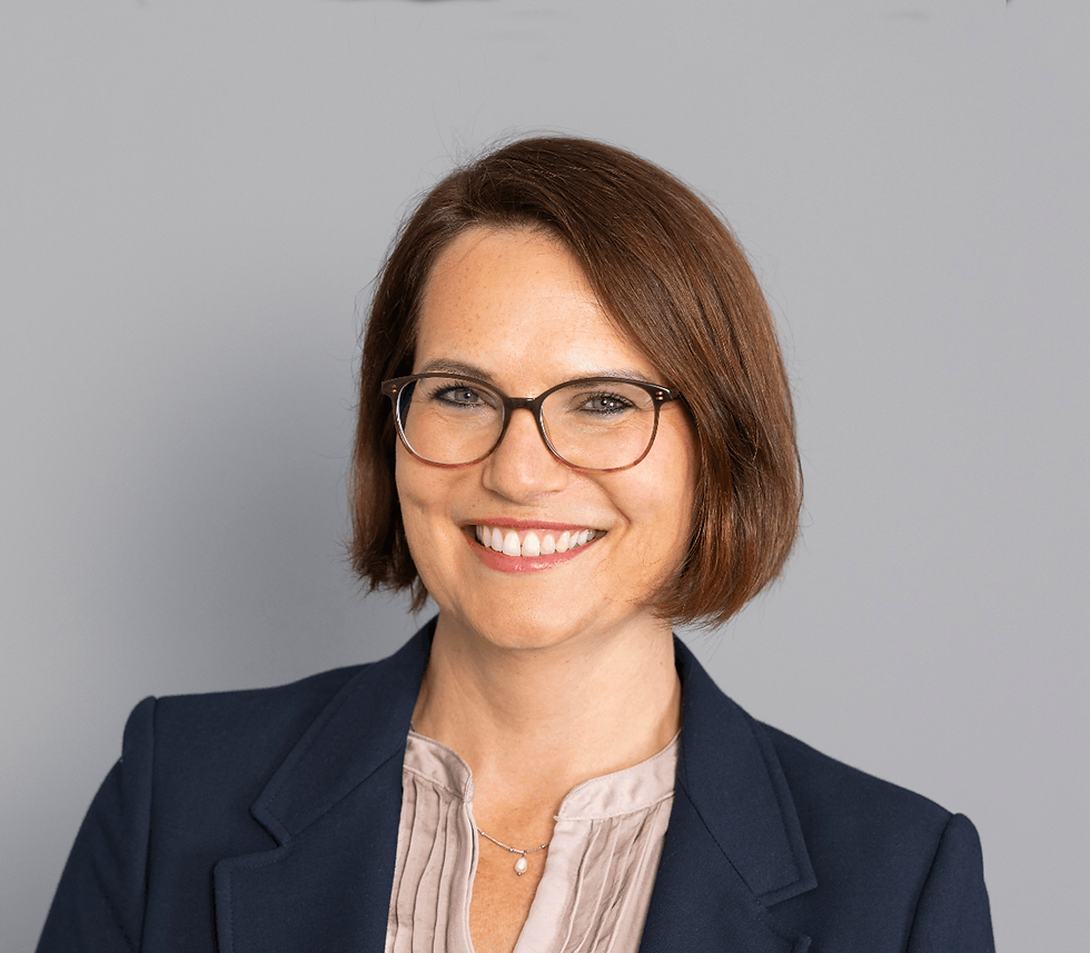 Logo HCSM mit zwei verwischten Personen.