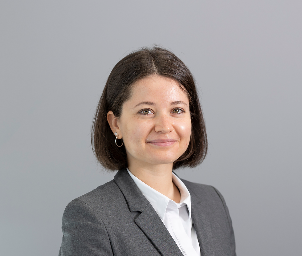 Logo HCSM mit zwei verwischten Personen.