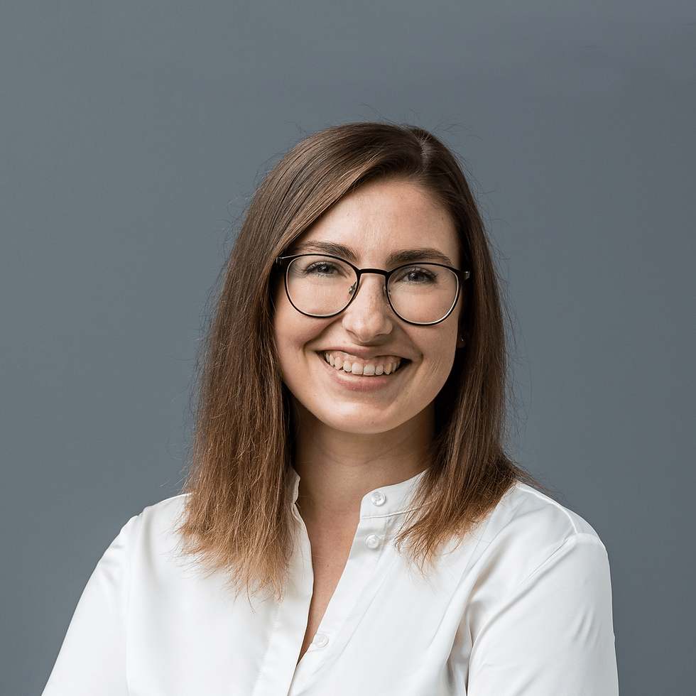 Logo HCSM mit zwei verwischten Personen.