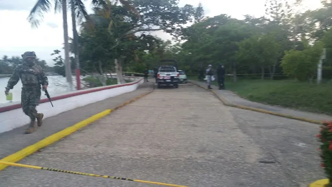 #ULTIMAHORA MOTOSICARIOS balean en PERSECUCIÓN a Conductor en Parque La Alameda de Coatza, Veracruz. Noticias en tiempo real