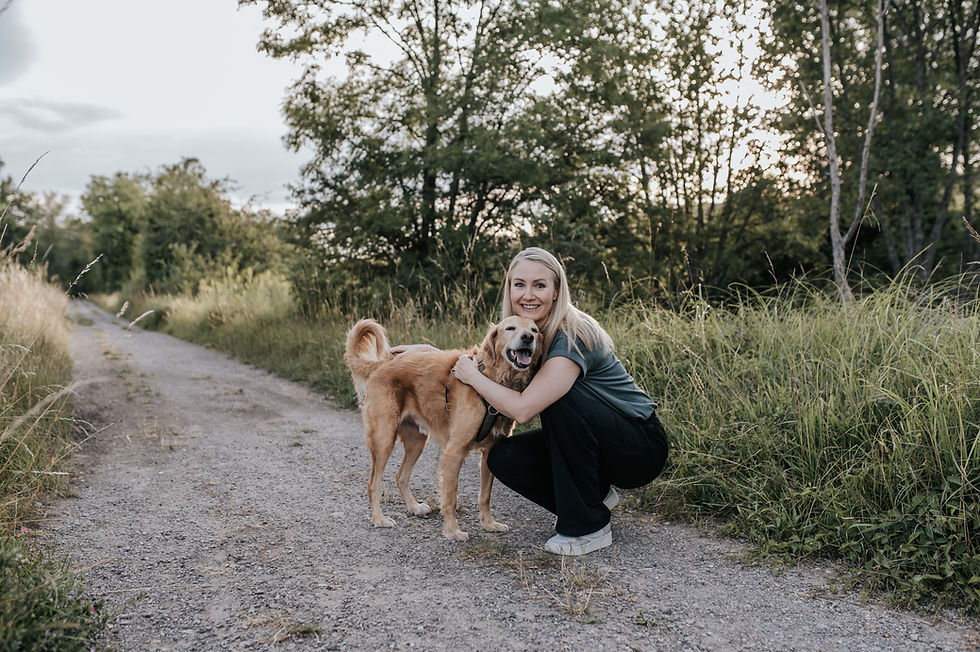 Hundetraining und Coaching mit einer Frau und ihrem Hund