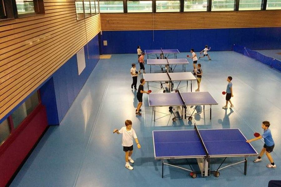Gymnase du collège Champagne pendant un entraînement