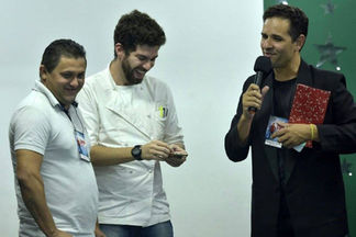 Award ceremony: Chef receives prize from presenter