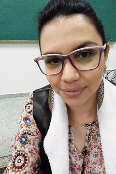 Foto da revisora Silvana Vaillões.