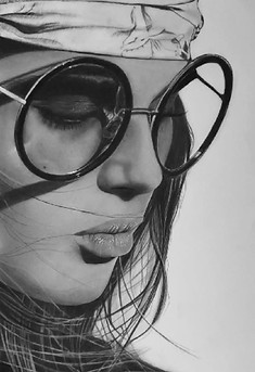 Portrait réaliste en noir et blanc aux crayons fusain