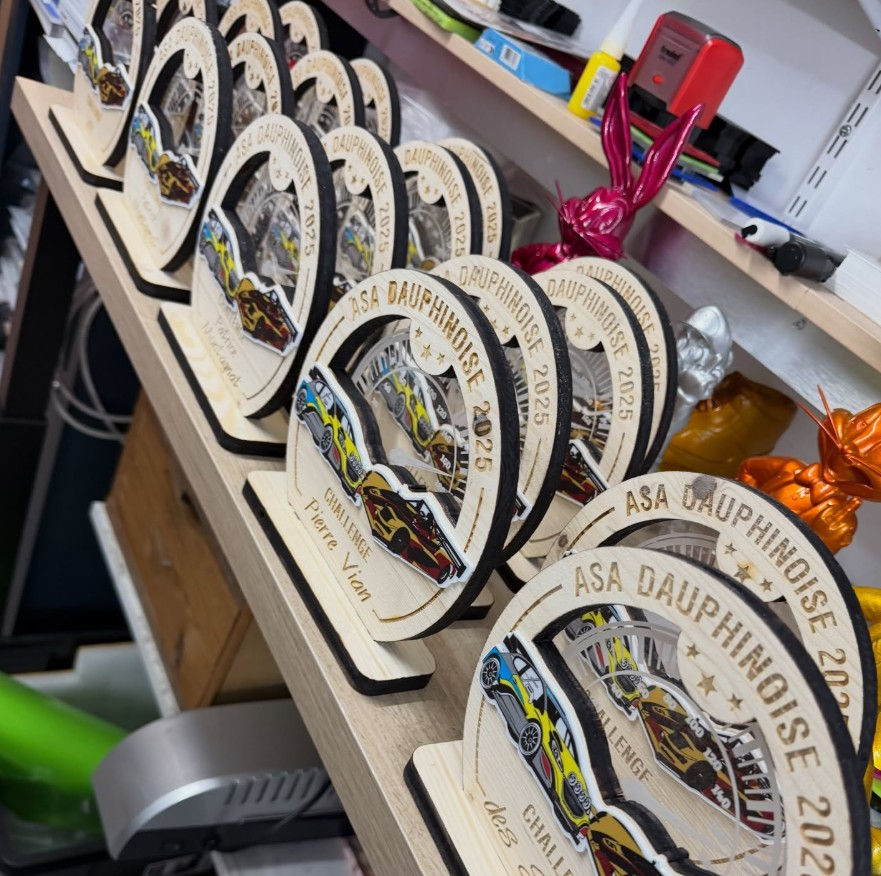 Des trophées personnalisés pour cette course automobile par Aeroflag, supports publicitaires et événementiels à Gap