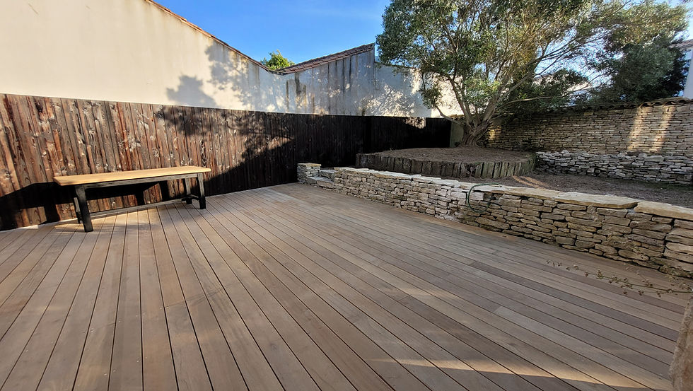 Pierre et bois : une création paysagière à l'Ile de Ré