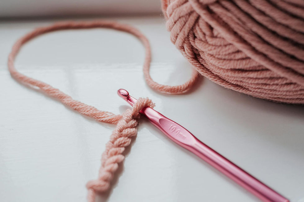 Crochet pour illustrer Made by Zazie, mercerie Suisse en ligne