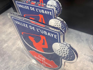 Des trophées plexiglas personnalisés pour cette compétition de golf